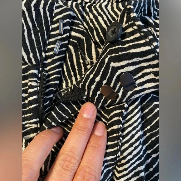 💚 Joe Fresh - Black and white print shorts size XS - Picture 7 of 8